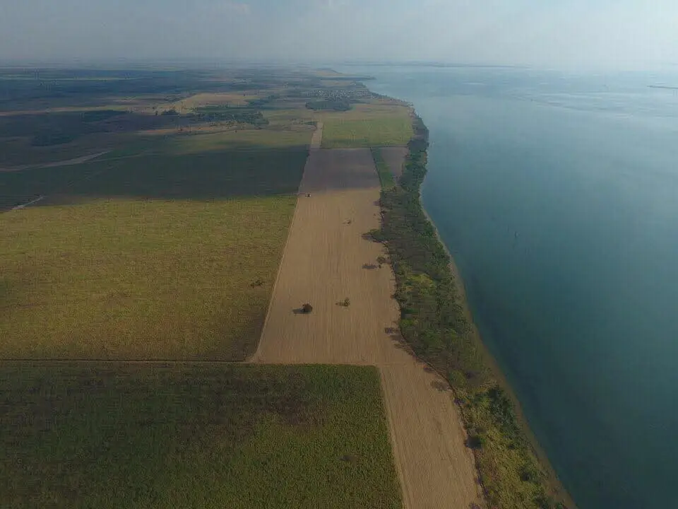 Vista aérea de represa em propriedade rural — foto 6