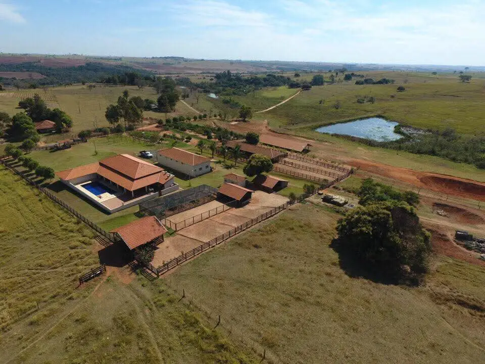 Sede de fazenda com represa — foto 12